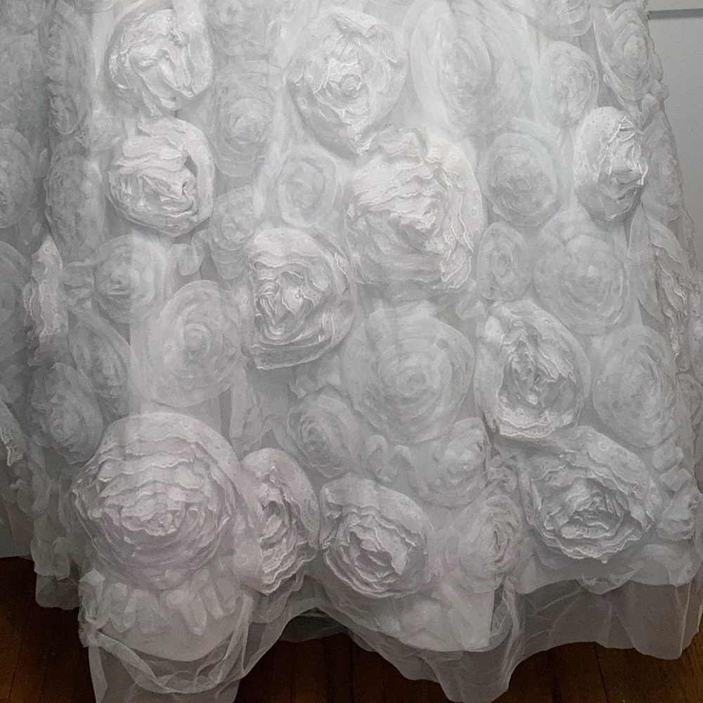 White Lace Roses Wedding Dress - Picture 7 of 8